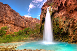Havasu Falls dans la réserve d'Havasupai, Arizona