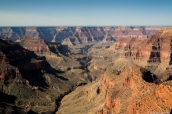 Vue aérienne prise d'hélicoptère de la rive sud du Grand Canyon