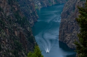 Bateau sur la rivière Gunnison au fond de Black Canyon, Colorado