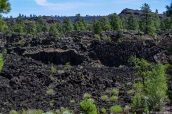 Roche volcanique et lave solidifiée à Lava Flow Trail, Sunset Crater