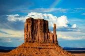 Arc-en-ciel au-dessus de West Mitten Butte dans Monument Valley