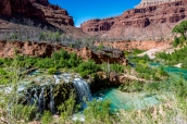 Lower Navajo Falls (ou Fifty Foot Falls) est la deuxième chute en venant de Supai