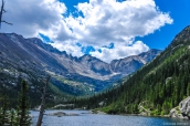 Montagnes entourant Mills Lake dans Rocky Mountain National Park, Colorado