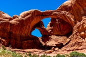 Vue de la spectaculaire Double Arch dans Arches National Park, Utah