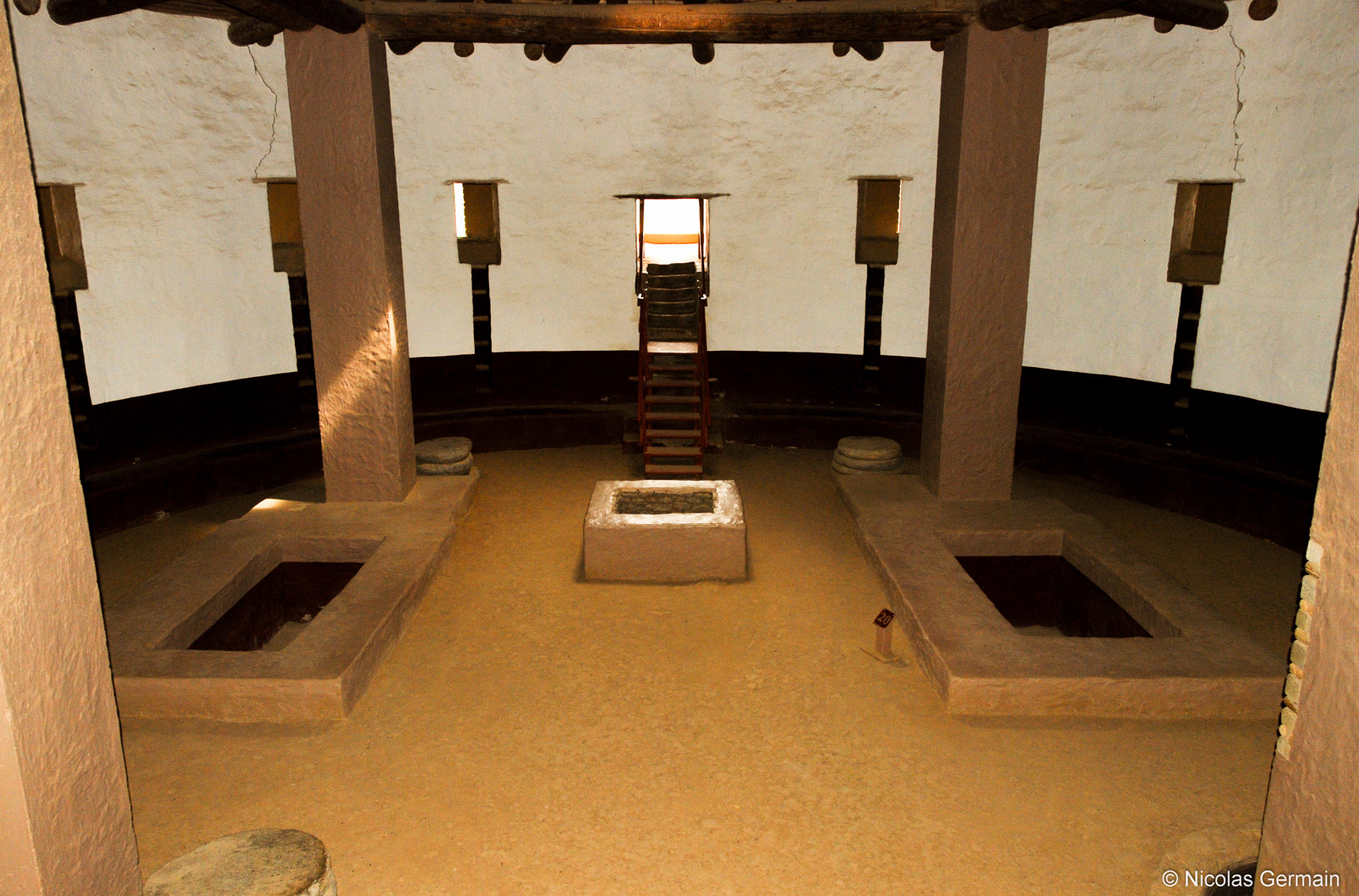 Intérieur de la grande kiva reconstruite d'Aztec Ruins National Monument, Nouveau-Mexique