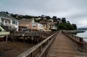 Maisons au bord de l'eau à Sausalito, de l'autre côté du Golden Gate Bridge de San Francisco