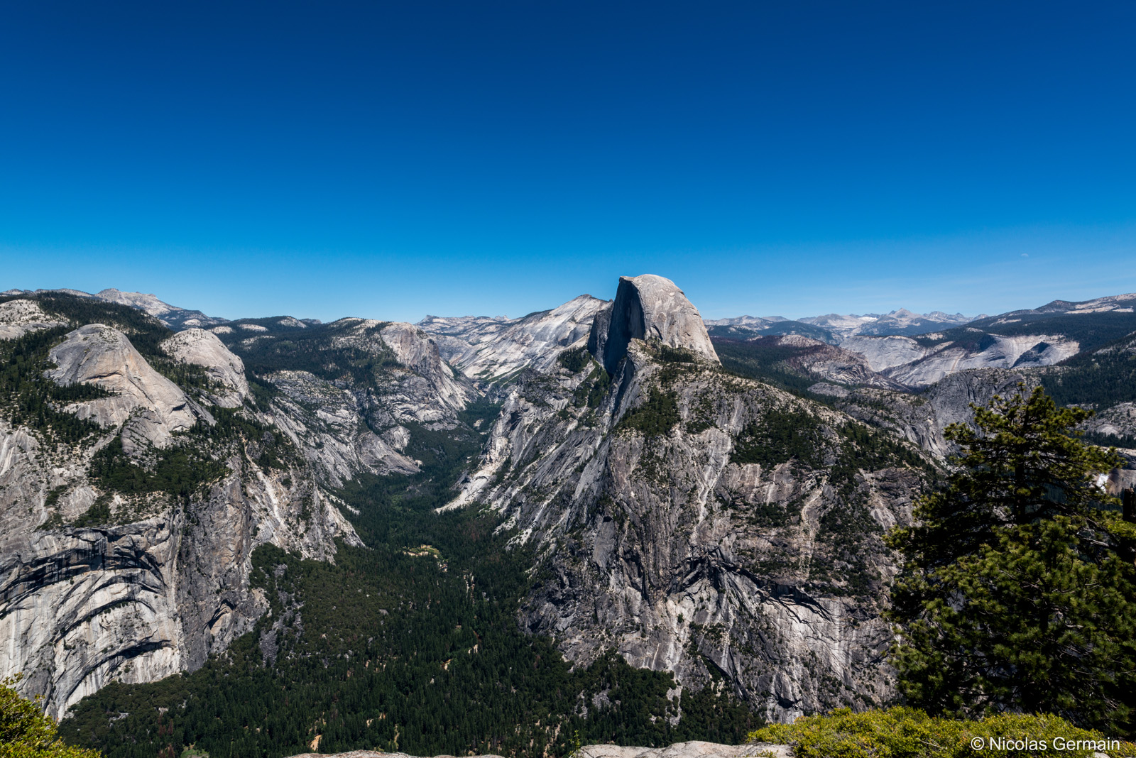Vallée de Yosemite et Half Dome vus de Glacier Point