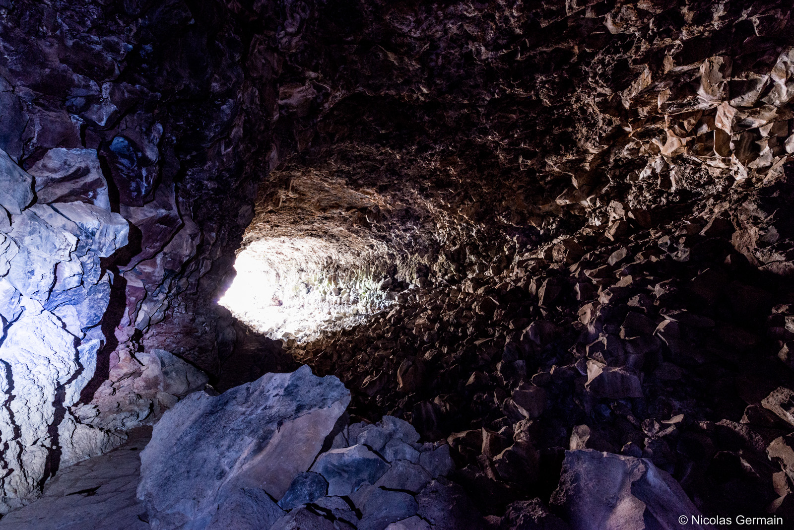 Entrée de la grotte Skull Cave dans Lava Beds, Californie