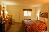 Une chambre avec lit king size au Chisos Mountains Lodge de Big Bend National Park, Texas