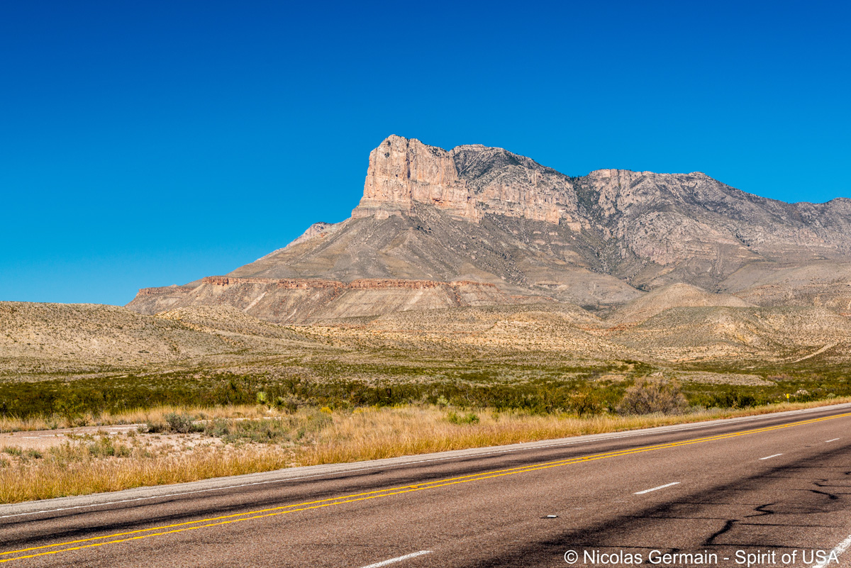 Massif des Guadalupe Mountains vu de la route US-62 dans l'ouest du Texas