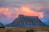 Factory Butte au lever du soleil, Utah