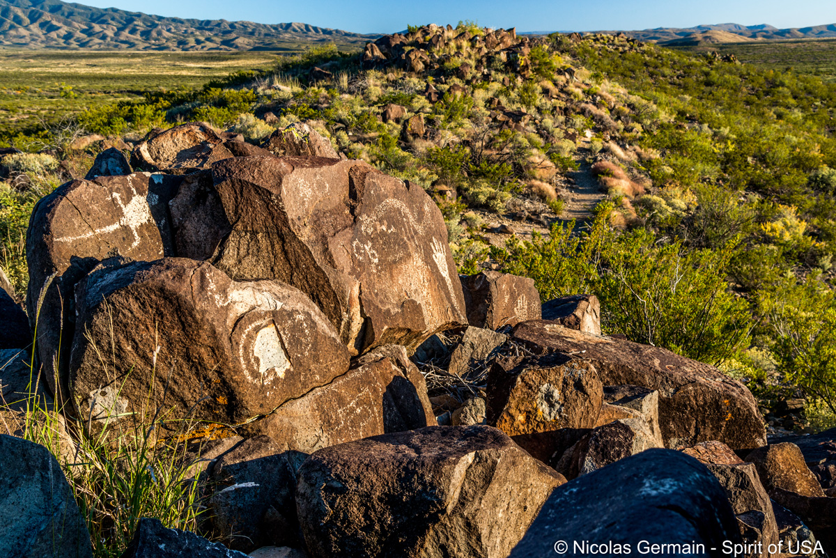 On trouve de nombreux pétroglyphes sur les rochers de Three Rivers, Nouveau-Mexique