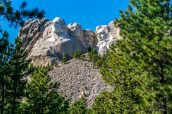 Vue classique des quatre Présidents sculptés dans le Mont Rushmore, Dakota du Sud