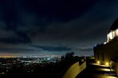 Ciel partiellement étoilé et nuageux au-dessus de Los Angeles, vue du Griffith Observatory