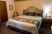Chambre avec lit King size de l'Alpine Motel, West Yellowstone